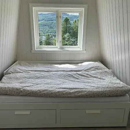 Vestlandsidyll Ved Sjoen & Bergen *