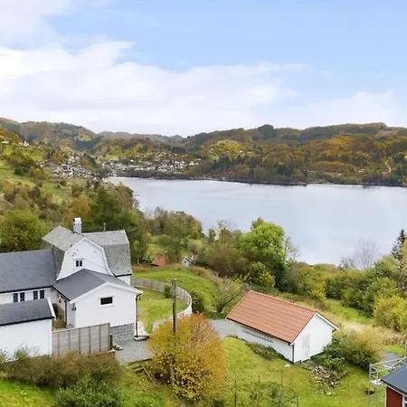 Vestlandsidyll Ved Sjoen & Bergen