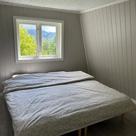 Vestlandsidyll Ved Sjoen & Bergen * Totland